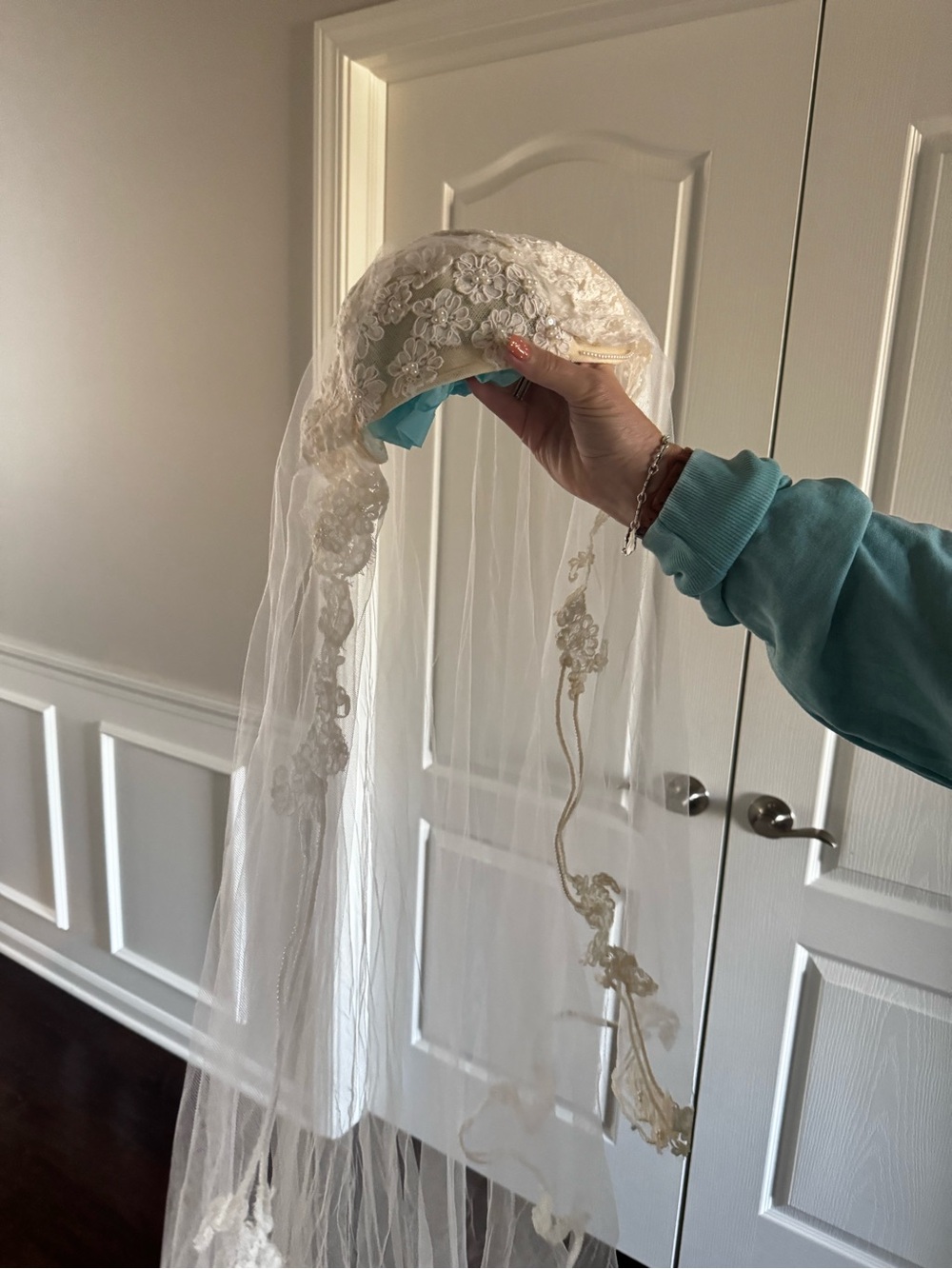 Vintage Priscilla of Boston Ivory Lace and Bead Veil